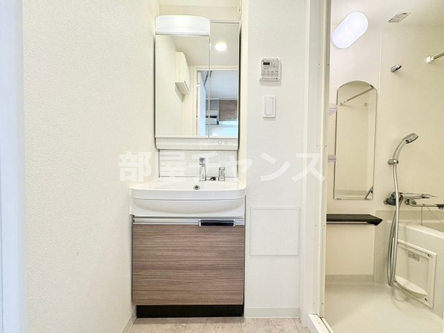 プレサンス鶴舞ファーストの独立洗面台