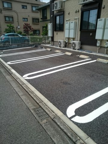 フォンターナ・ベルの駐車場