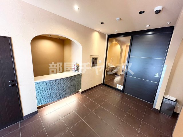 アーデン東別院のエントランス