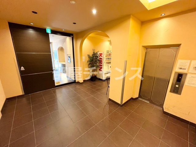 アーデン東別院のロビー