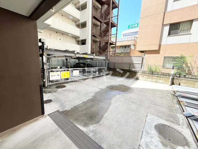 アーデン東別院の駐車場