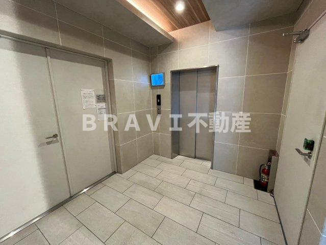 コスモ釣鐘町　BRAVI不動産のロビー|【コスモ釣鐘町】ゆとりのあるロビーです