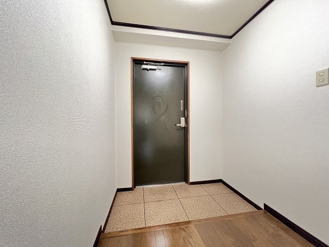 シャルム岡本の玄関