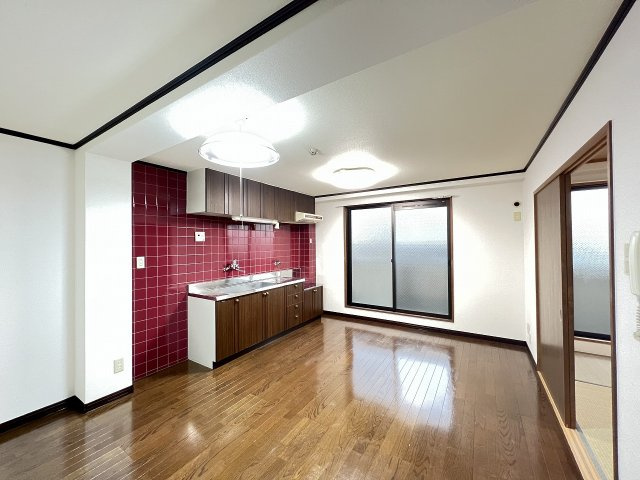 シャルム岡本の居間・リビング