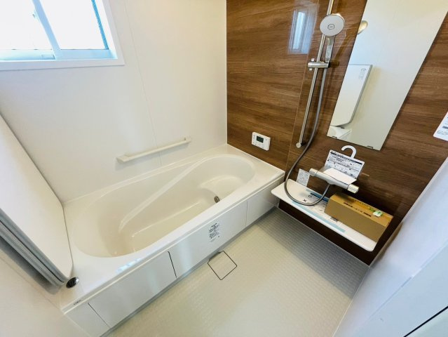 戸建　岐阜市上川手　全1区画分譲の浴室|１坪タイプのバリアフリー設計でゆったりとくつろげる浴室・浴槽です。タイル床でカビの発生を抑制します。