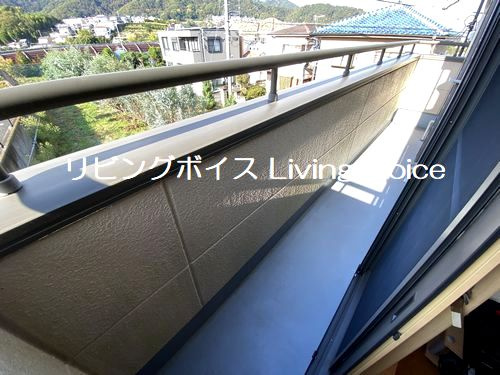 【バルコニー】 | 秦野市北矢名　中古一戸建て　賃貸併用住宅 | 秦野市北矢名　中古一戸建て