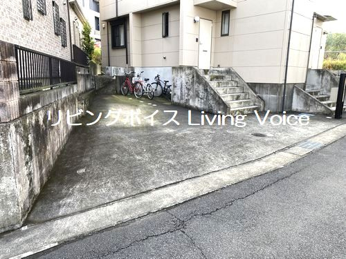 【駐車場】 | 秦野市北矢名　中古一戸建て　賃貸併用住宅 | 秦野市北矢名　中古一戸建て