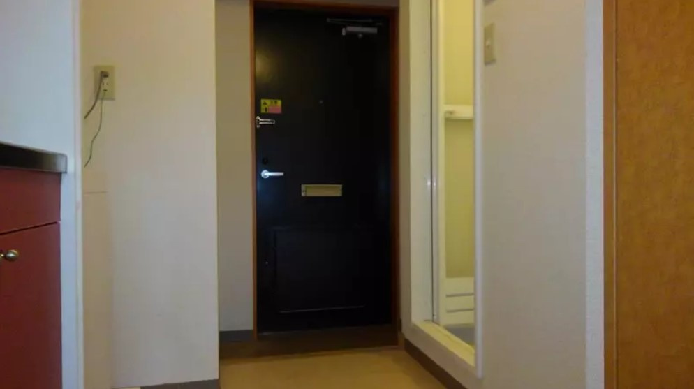 レオパレス伸夫の玄関
