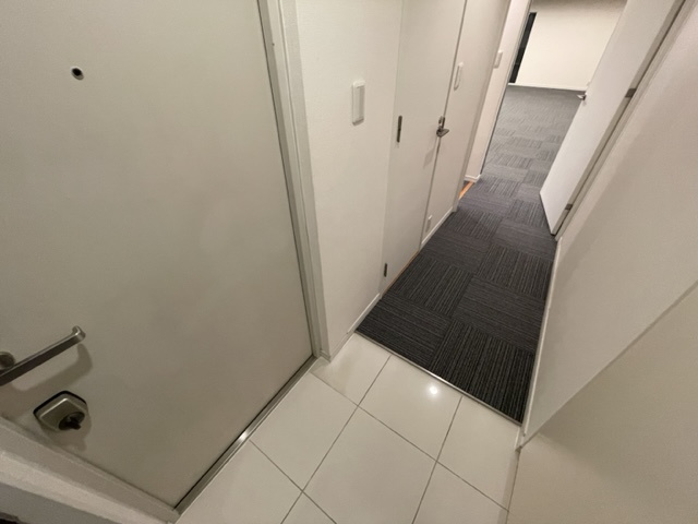 中央区銀座８丁目の賃貸マンションの玄関