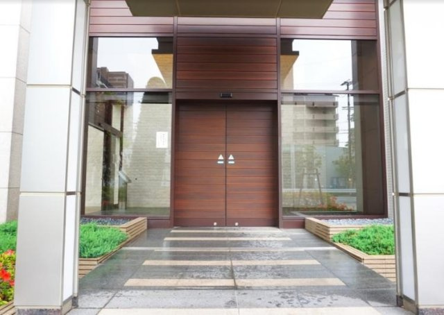 アデニウムタワー梅田イーストスクエアのエントランス