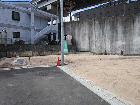 【前面道路含む現地写真】