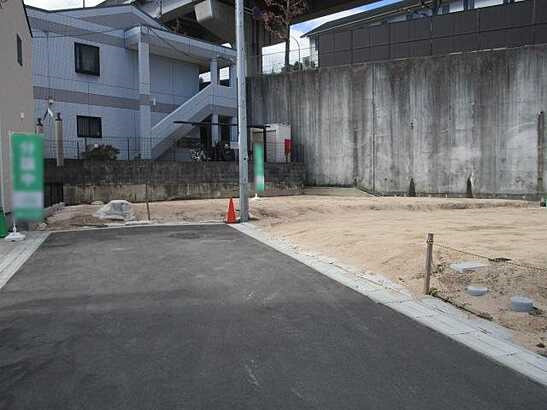 【前面道路含む現地写真】