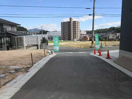 【前面道路含む現地写真】