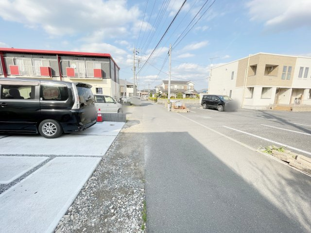 佐野市高萩町　GRAFARE　全1棟の前面道路含む現地写真