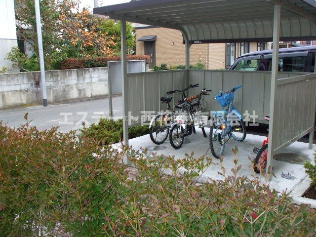 ジャパン・ビレッジ　イースト|駐輪場