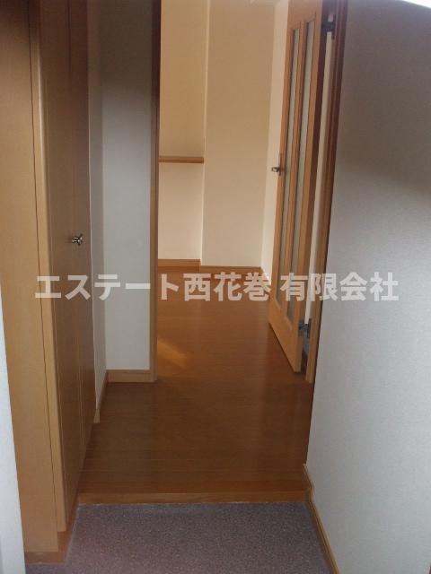 ジャパン・ビレッジ　イースト|玄関から