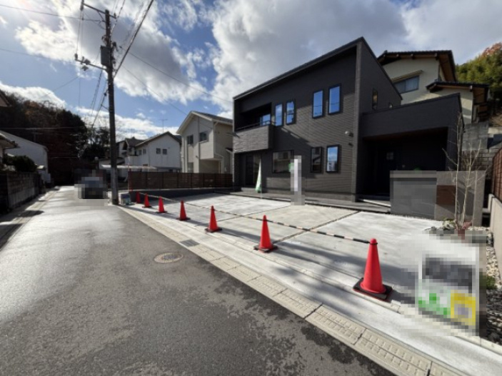 新築戸建　伴西４丁目の前面道路含む現地写真