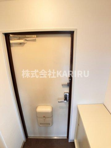 グランド・パレスジュイレーの玄関