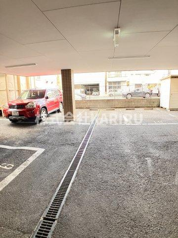 グランド・パレスジュイレーの駐車場