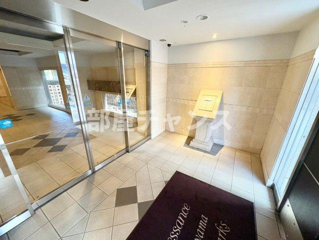 プレサンス金山グリーンパークスのエントランス