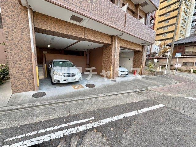 プレサンス金山グリーンパークスの駐車場