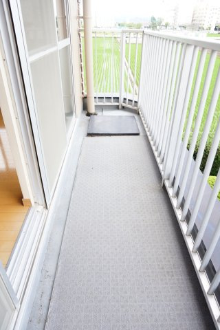 熊本市南区近見４丁目のアパートのバルコニー