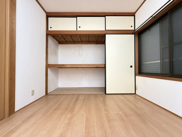 竹島町貸家の洋室