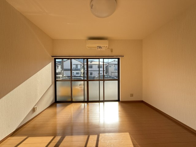 竹島町貸家の居間・リビング