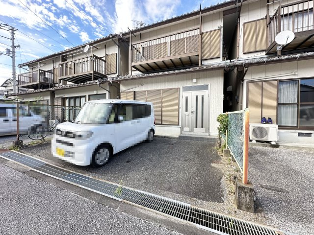 竹島町貸家の駐車場