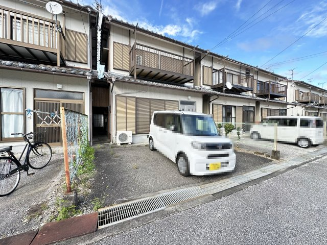 竹島町貸家の駐車場