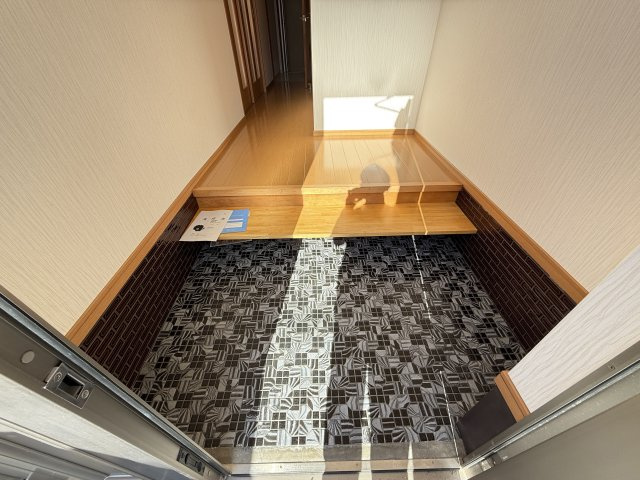 竹島町貸家の玄関