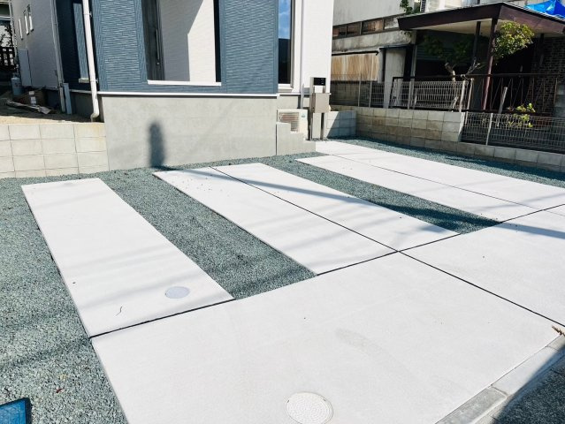 リーブルガーデン／東区花立第五／１号棟の駐車場|3台駐車可能なスペースがあります。