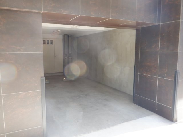 リリーゼ東京新富町の駐車場