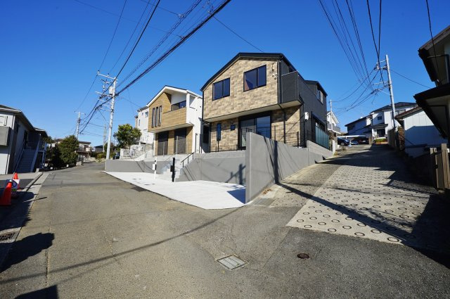 【横浜市保土ケ谷区新井町150全2棟新築戸建て】★仲介手数料無料★（新井小学校・新井中学校）の前面道路含む現地写真