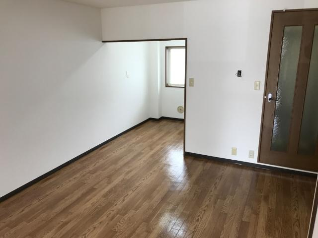 ロイヤルタムラバラ館の居間・リビング|リビング