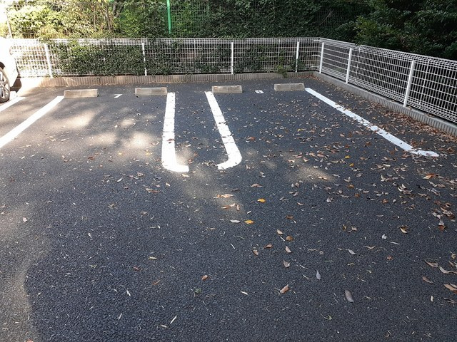 メゾン・フォーリストの駐車場