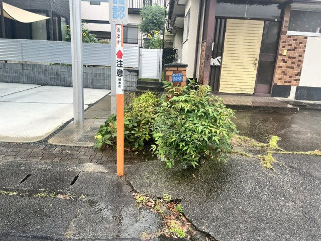 楡木4丁目　売地の前面道路含む現地写真