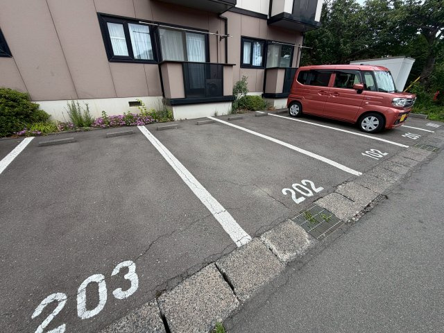 リラ・フィオーレの駐車場