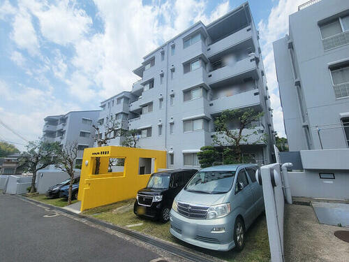 グリーンタウン東香里B棟の外観|新しい生活にいかがでしょうか？外観はお住まいの顔になります。こだわりたいポイントですね。水回りリフォームやリノベーションも承ってます。
■現地見学・資金計画相談・住宅ローン相談もお問合せ受付中■