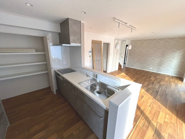 戸建　一宮市木曽川町黒田Ⅱ　全3区画分譲のキッチン|機能的なシステムキッチンです。収納力に優れた大容量の引出しでキッチン回りがスッキリ片付きます。