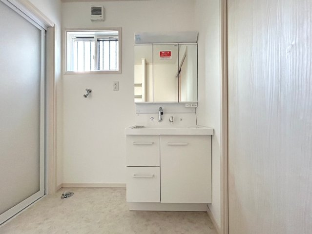 戸建　一宮市木曽川町黒田Ⅱ　全3区画分譲の独立洗面台|洗面洗髪化粧台です。物件により三面鏡または一面鏡の場合があります。詳しくは担当者までお問合せ下さい。