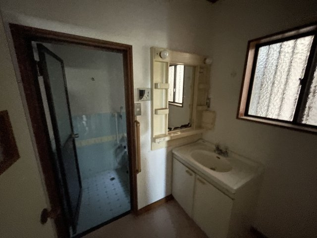 神戸市灘区篠原台　戸建の洗面所|広い洗面スペース