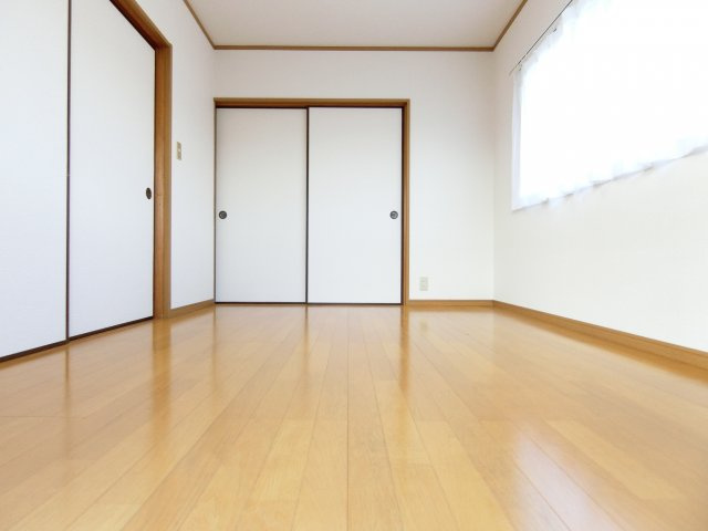 グリーンハイツ須賀の子供部屋|同マンション別部屋写真