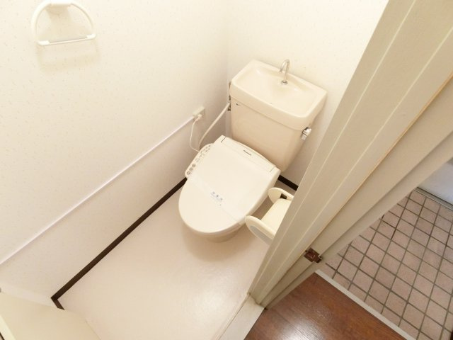 グリーンハイツ須賀のトイレ|同マンション別部屋写真