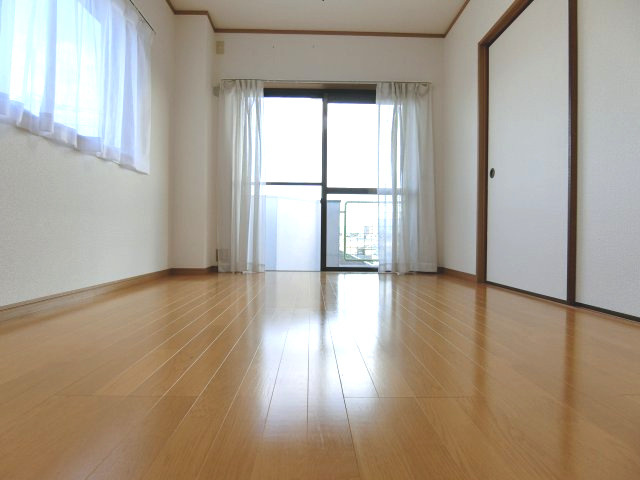 グリーンハイツ須賀の洋室|同マンション別部屋写真