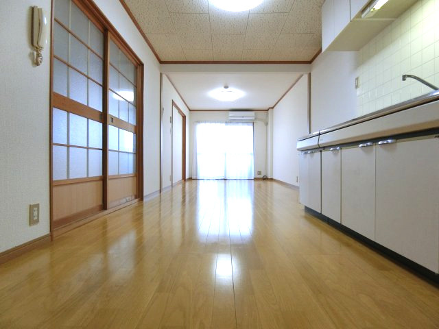 グリーンハイツ須賀の居間・リビング|同マンション別部屋写真