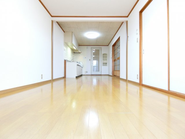 グリーンハイツ須賀の居間・リビング|同マンション別部屋写真