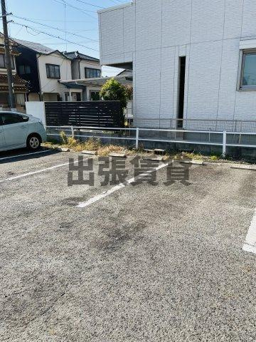 シーズンコート本陣通の駐車場