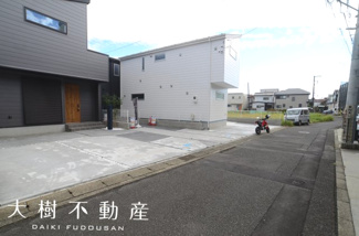 【前面道路含む現地写真】