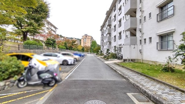 箕面如意谷住宅16棟の駐車場